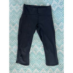 LULULEMON ATHLETICA BLAK CROPPED LEGGINGS WITH LACE ON SIDES WOMEN’S SIZE 8